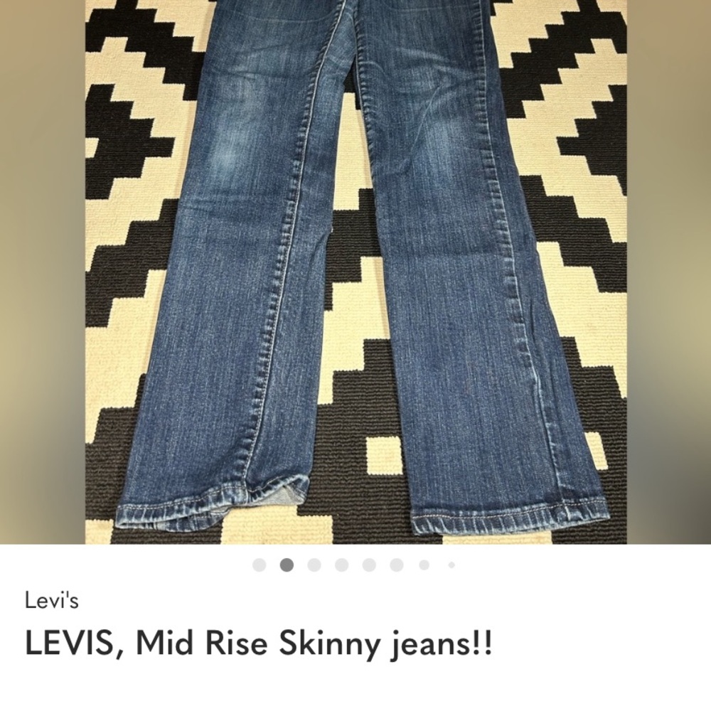 LEVIS, Mid Rise Skinny jeans!! - Picture 4 of 8